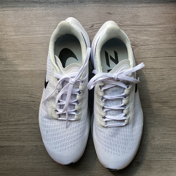 Like New Women’s Nike Air Zoom Pegasus 37 Running Shoes - Picture 16 of 16